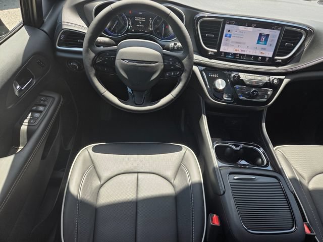 New 2027 Chrysler Pacifica Limited w/ S Appearance Package FWD image 9