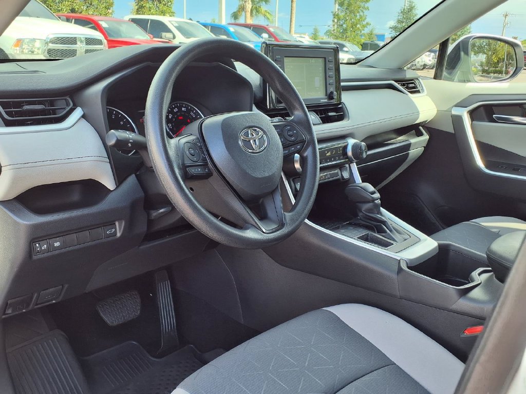 Used 2022 Toyota RAV4 XLE w/ Convenience Package FWD image 21
