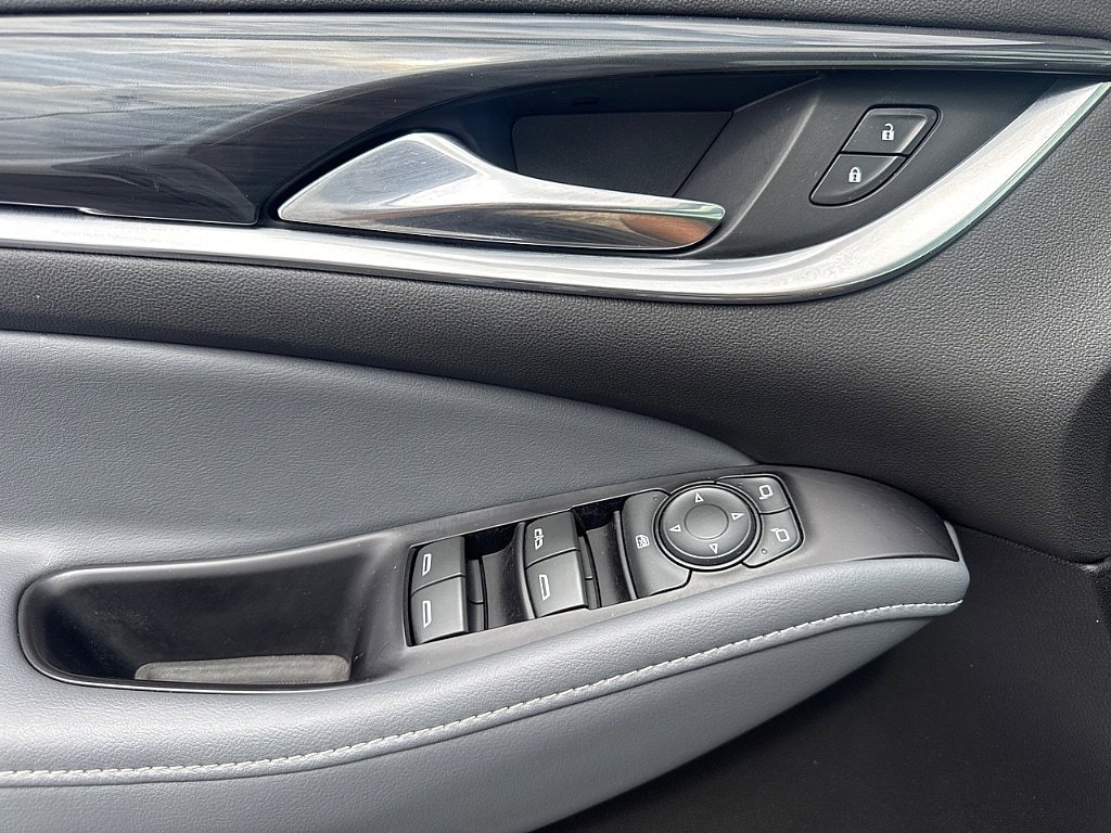 Used 2020 Buick Enclave Essence w/ Sport Touring Edition FWD image 22