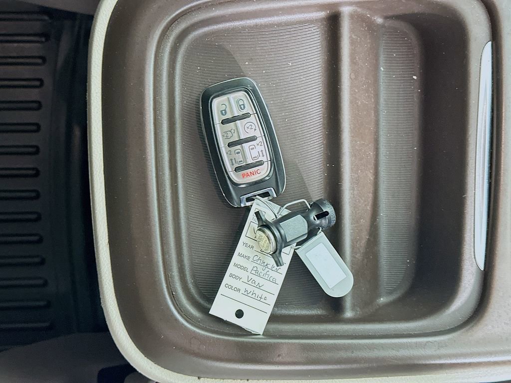 Used 2020 Chrysler Pacifica Touring image 34