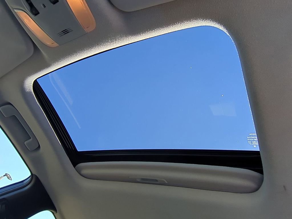 Used 2016 Toyota Prius Four image 21