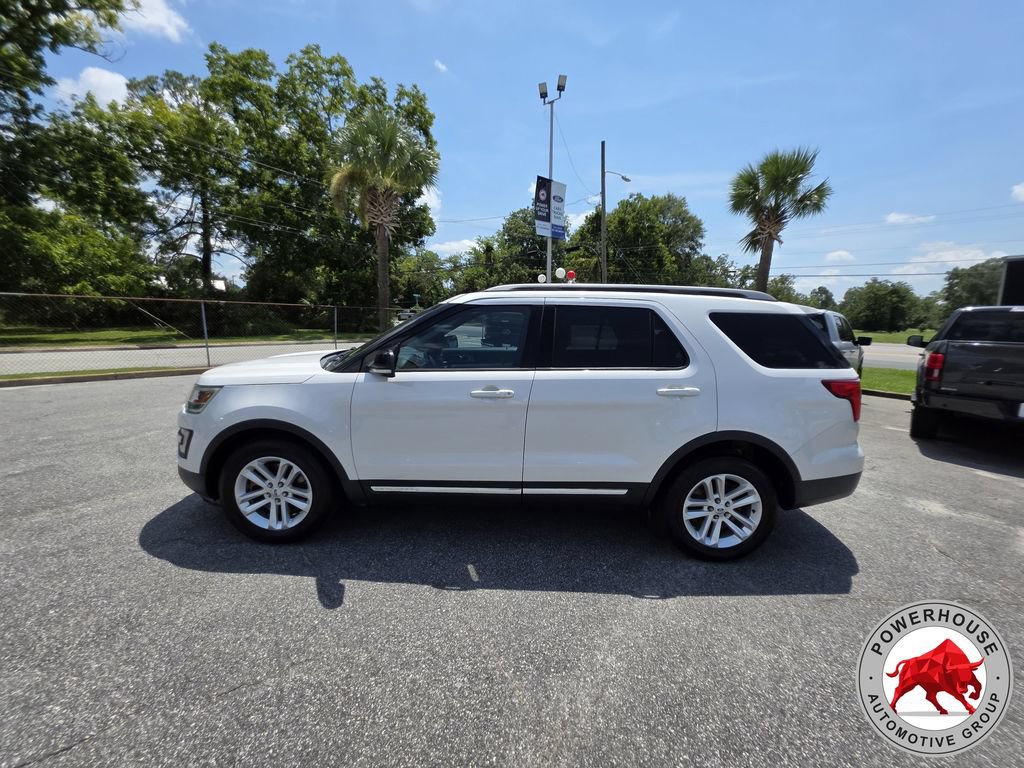 Used 2017 Ford Explorer XLT w/ Equipment Group 202A FWD image 2