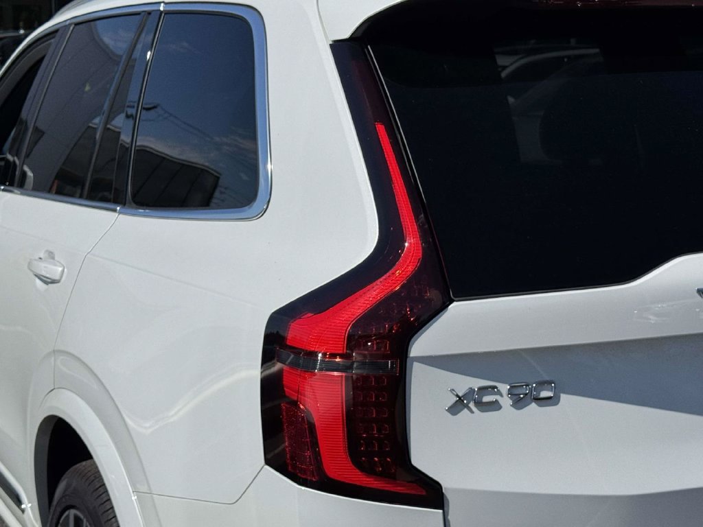 Used 2026 Volvo XC90 B6 Plus w/ Protection Package Premier AWD/4WD image 8
