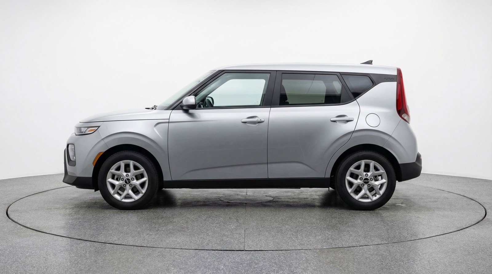 Used 2025 Kia Soul LX w/ LX Technology Package FWD image 5