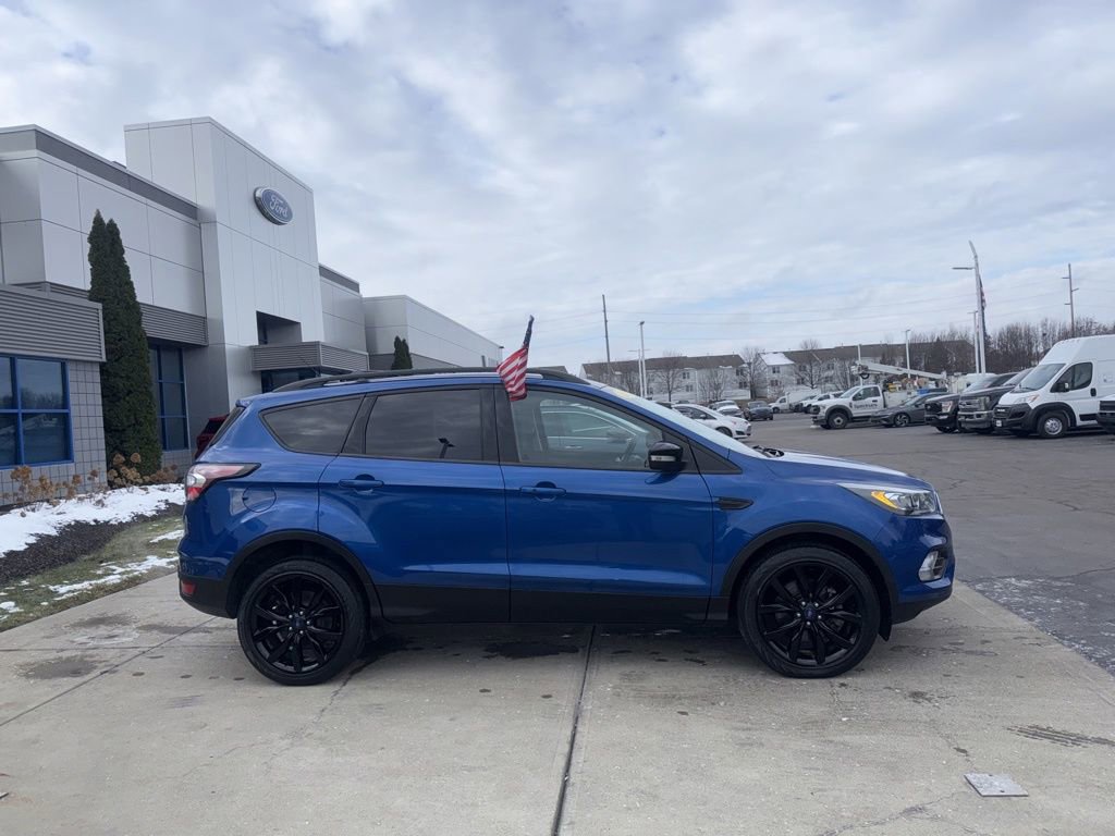 Used 2017 Ford Escape Titanium image 10