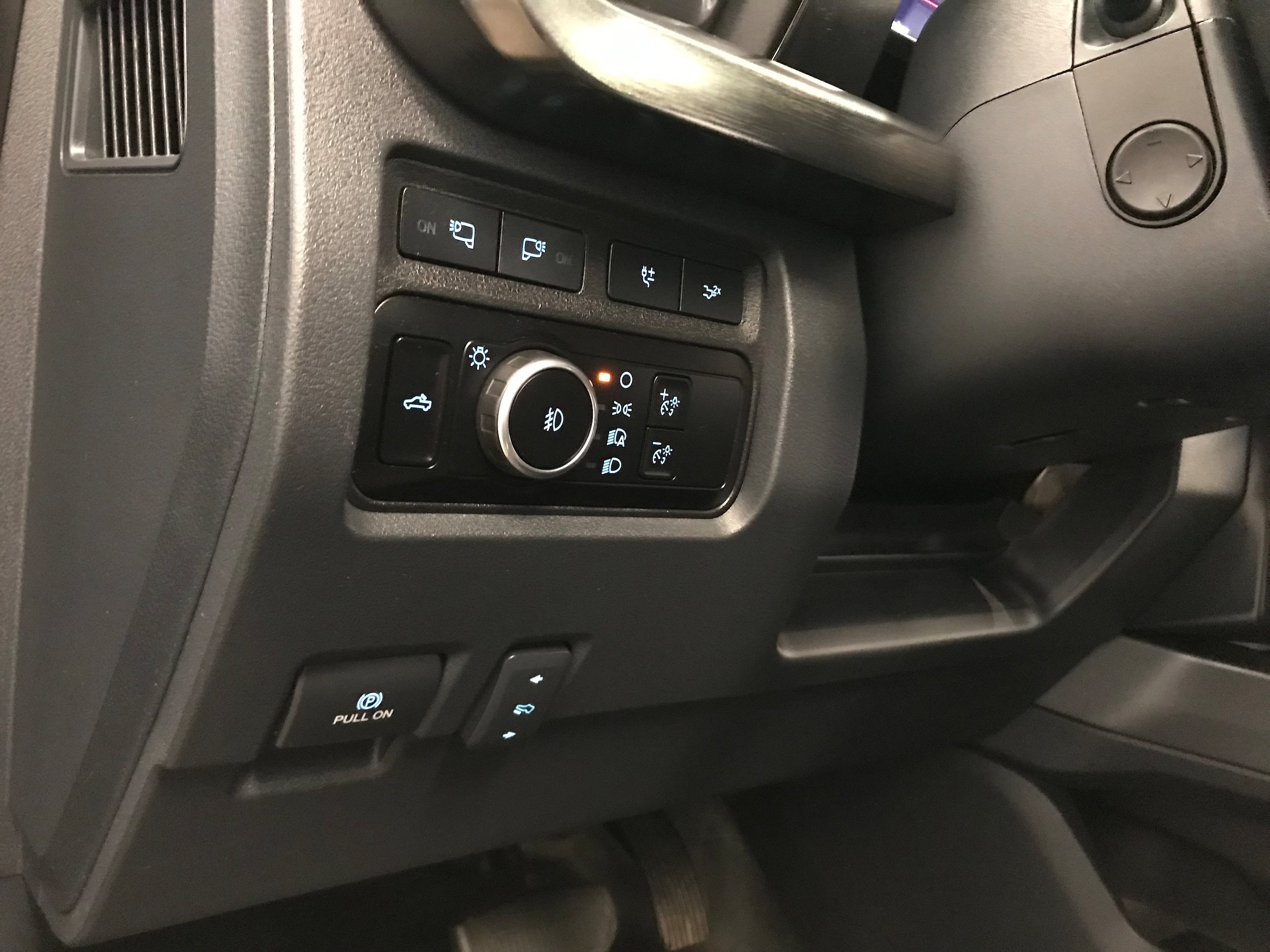 Used 2023 Ford F350 Lariat w/ Lariat Ultimate Package AWD/4WD image 19