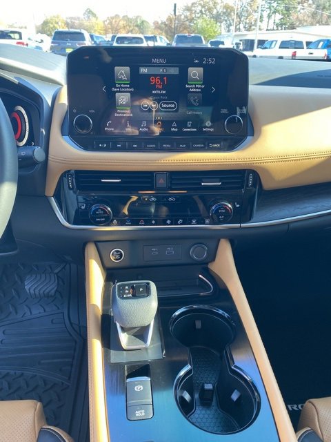 Used 2021 Nissan Rogue Platinum image 16