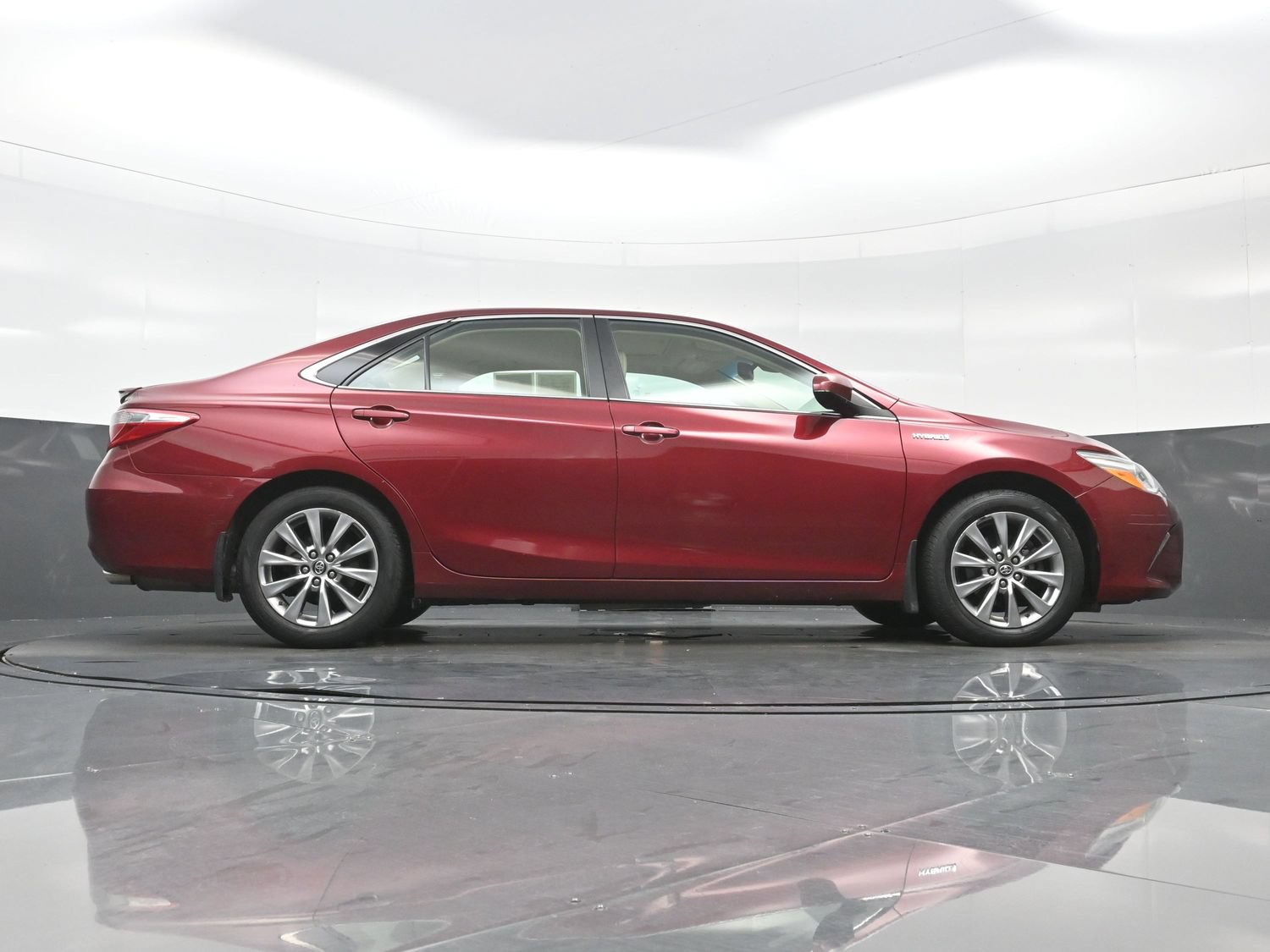 Used 2017 Toyota Camry XLE w/ Moonroof Package FWD image 35