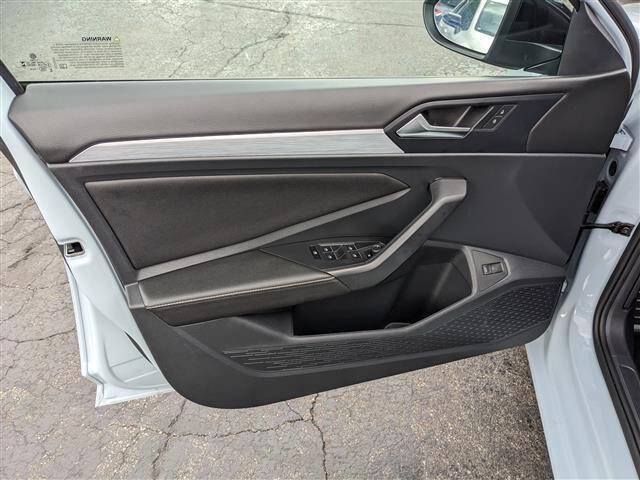 Used 2025 Volkswagen Jetta Sport image 11