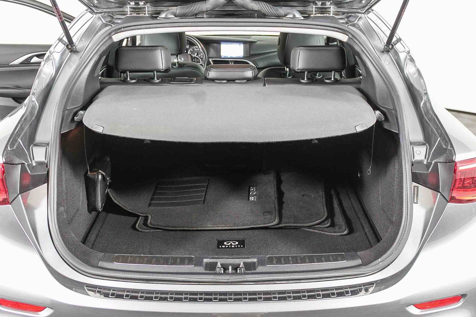 Used 2018 INFINITI QX30 Premium w/ Navigation Package image 27