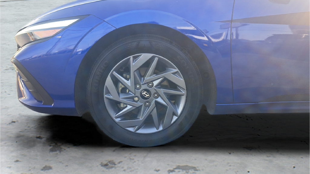 Used 2024 Hyundai Elantra SEL FWD image 40