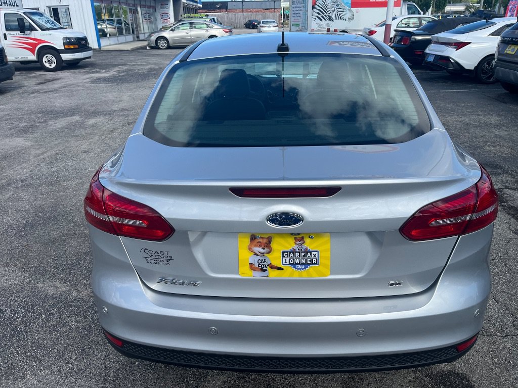 Used 2016 Ford Focus SE w/ Equipment Group 201A FWD image 4