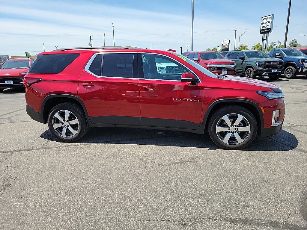 Used 2023 Chevrolet Traverse LT w/ LT Premium Package AWD/4WD image 4