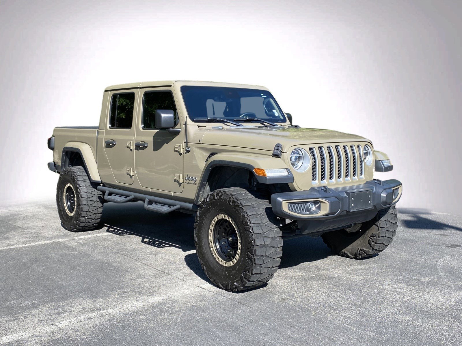 Used 2020 Jeep Gladiator Overland w/ Popular Equipment Package AWD/4WD image 2