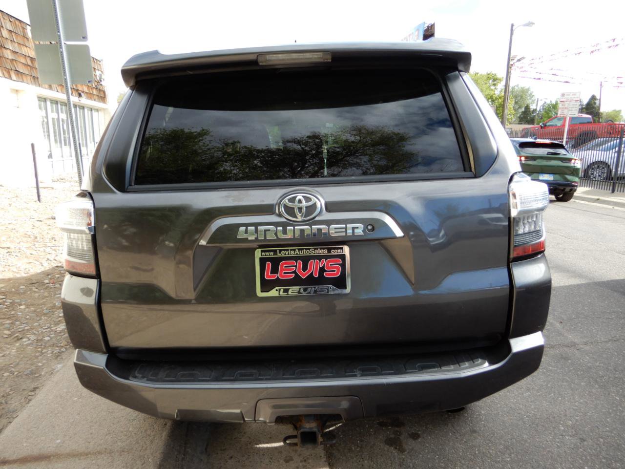 Used 2018 Toyota 4Runner SR5 AWD/4WD image 6