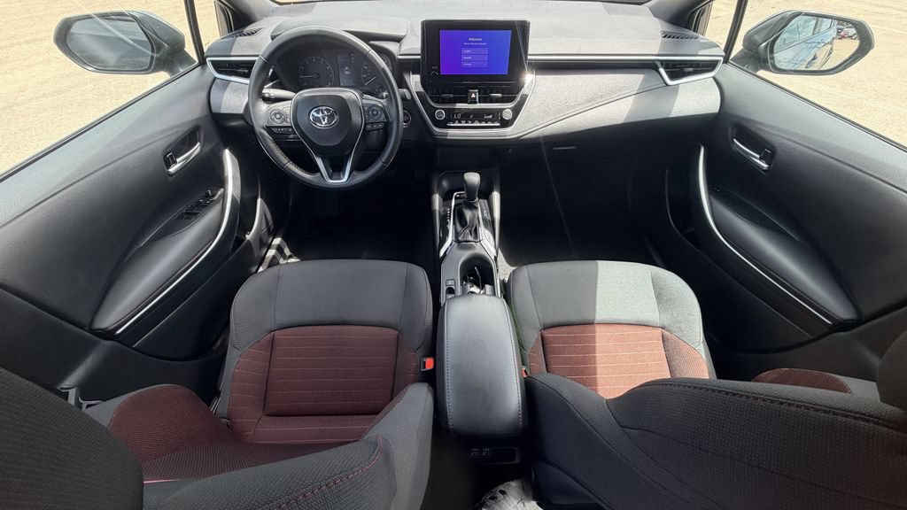 Used 2025 Toyota Corolla SE FWD image 12