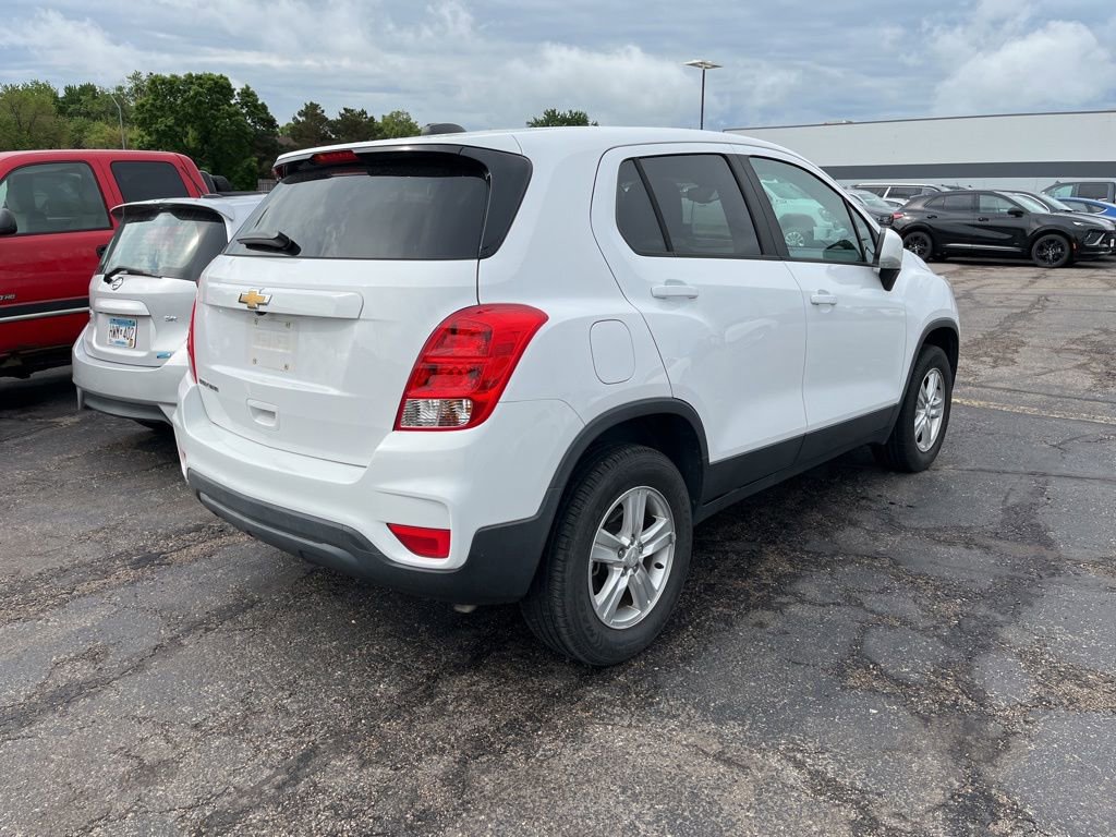 Used 2017 Chevrolet Trax LS w/ Fleet Convenience Package AWD/4WD image 4