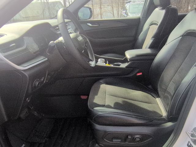 Used 2025 Jeep Grand Cherokee L Laredo image 21