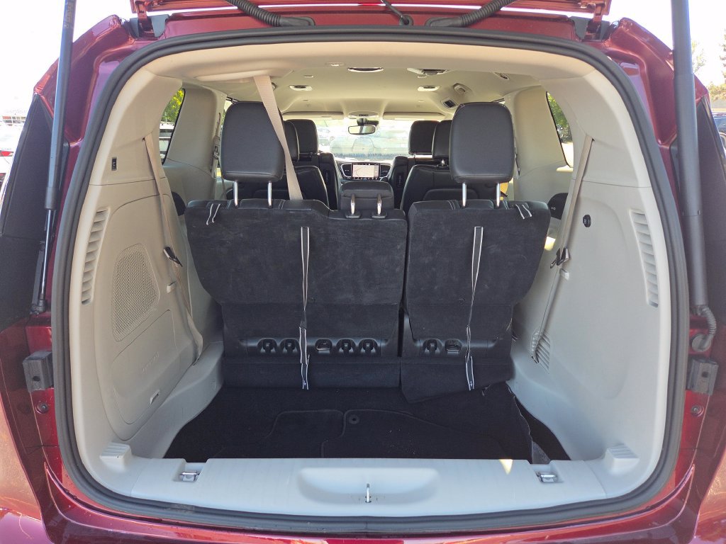 Used 2022 Chrysler Pacifica Touring-L w/ Uconnect Theater Family Group FWD image 25