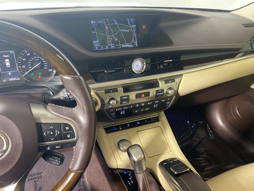 Used 2016 Lexus ES 350 w/ Luxury Package w/Wood Trim image 16