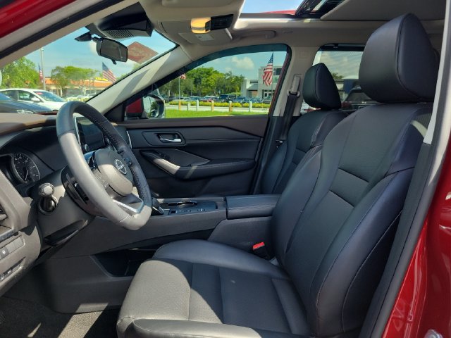 Used 2023 Nissan Rogue SV w/ SV Premium B Package FWD image 18