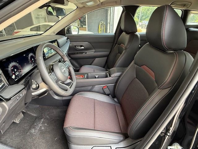 New 2026 Nissan Kicks SR w/ Cold Weather Package AWD/4WD image 10