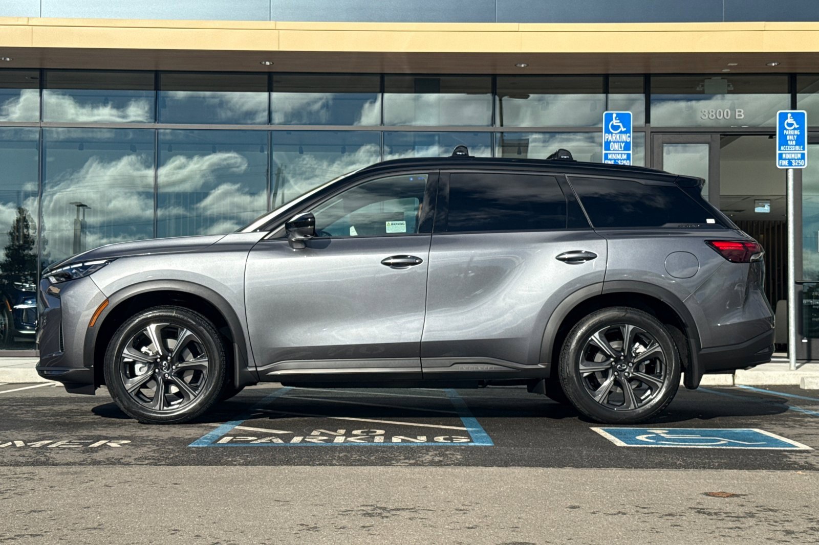 New 2026 INFINITI QX60 Autograph w/ Dark Cargo Package image 2