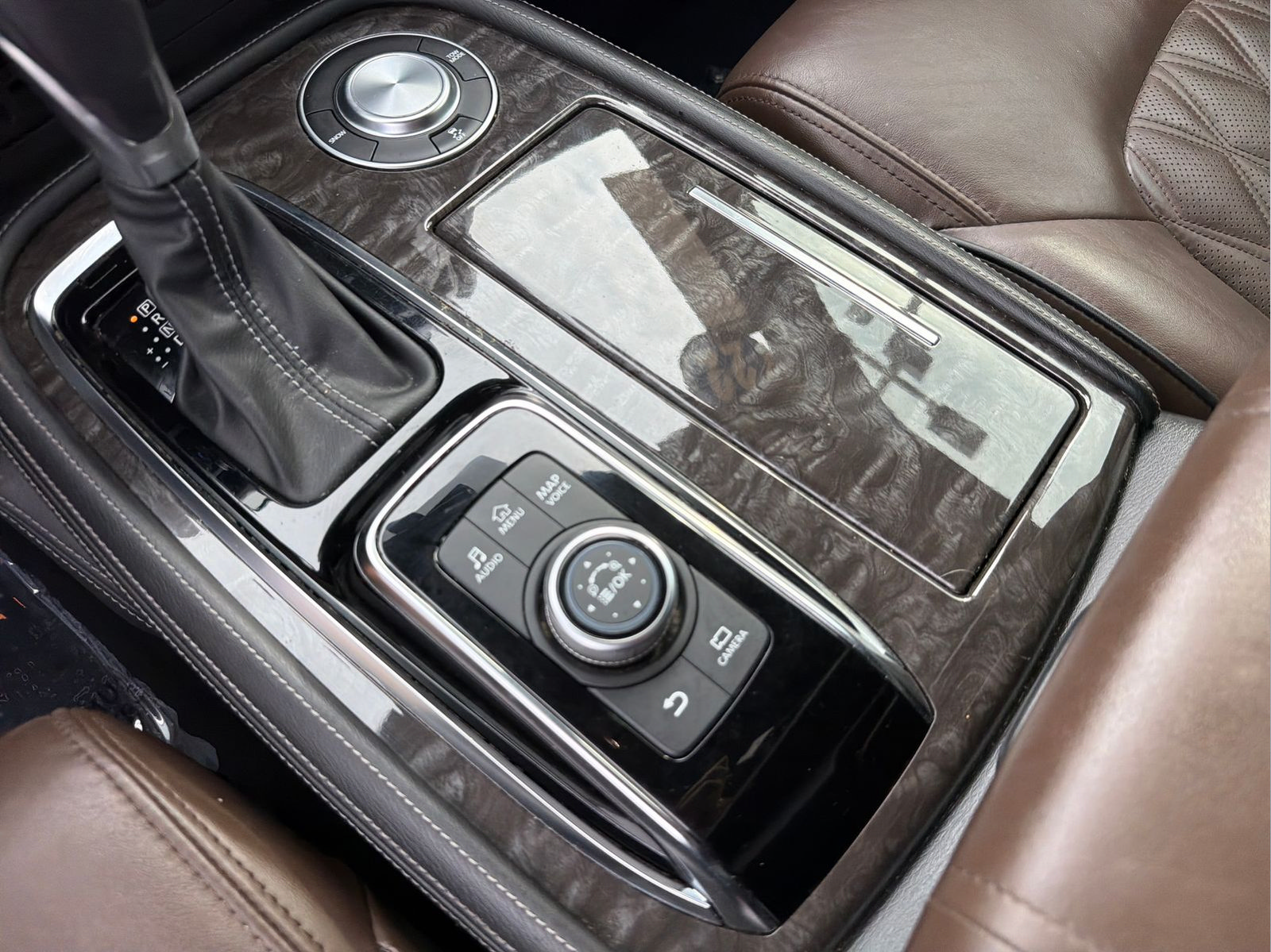 Used 2022 Nissan Armada Platinum w/ Captain's Chairs Package RWD image 22