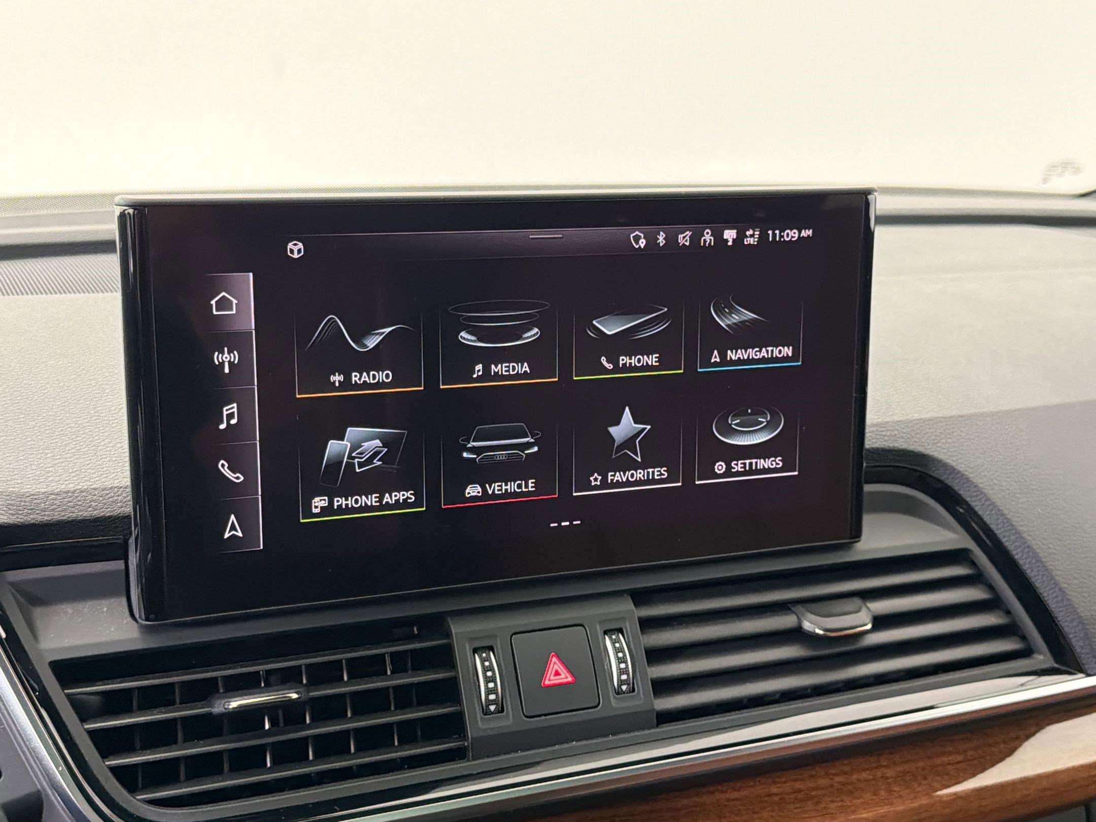 Used 2022 Audi Q5 e Premium Plus w/ Premium Plus Package AWD/4WD image 29