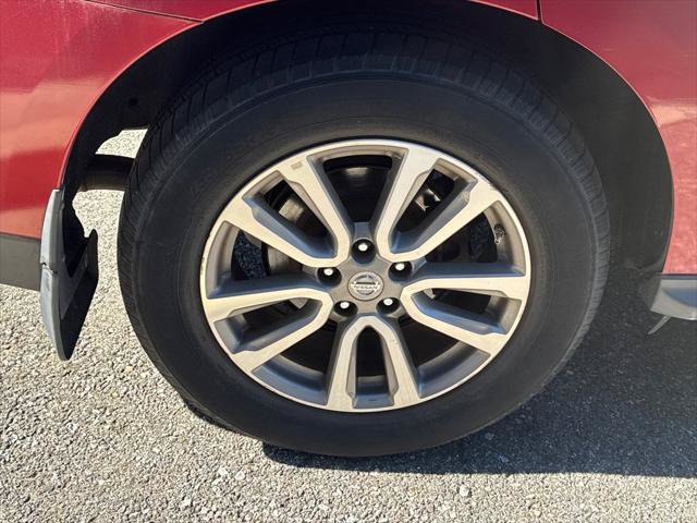 Used 2013 Nissan Pathfinder SV AWD/4WD image 10