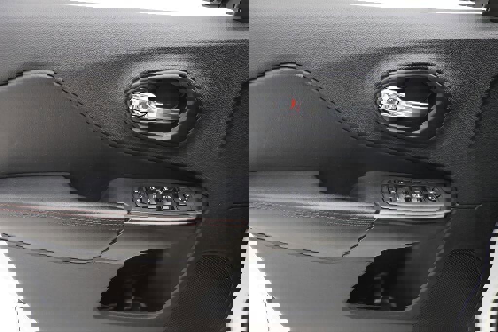 Used 2019 Jeep Cherokee Trailhawk w/ Cold Weather Group image 14