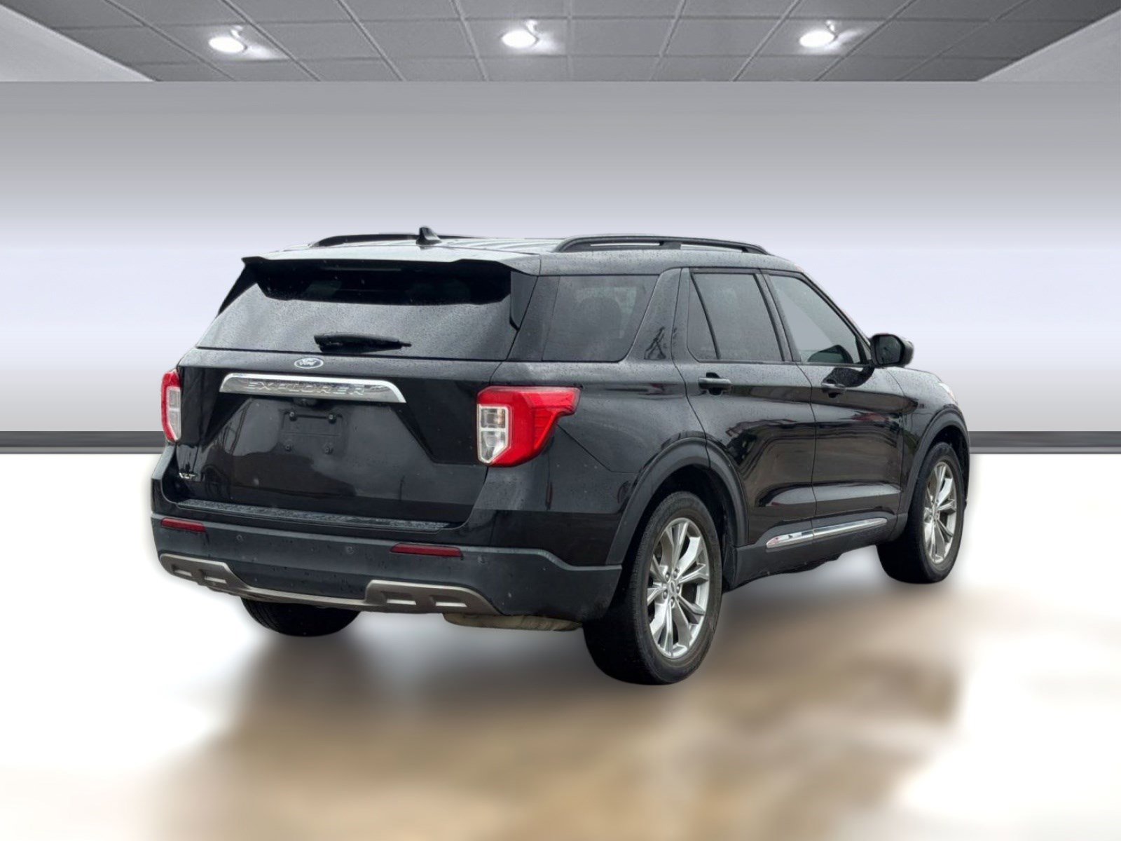 Used 2020 Ford Explorer XLT w/ Equipment Group 202A RWD image 9