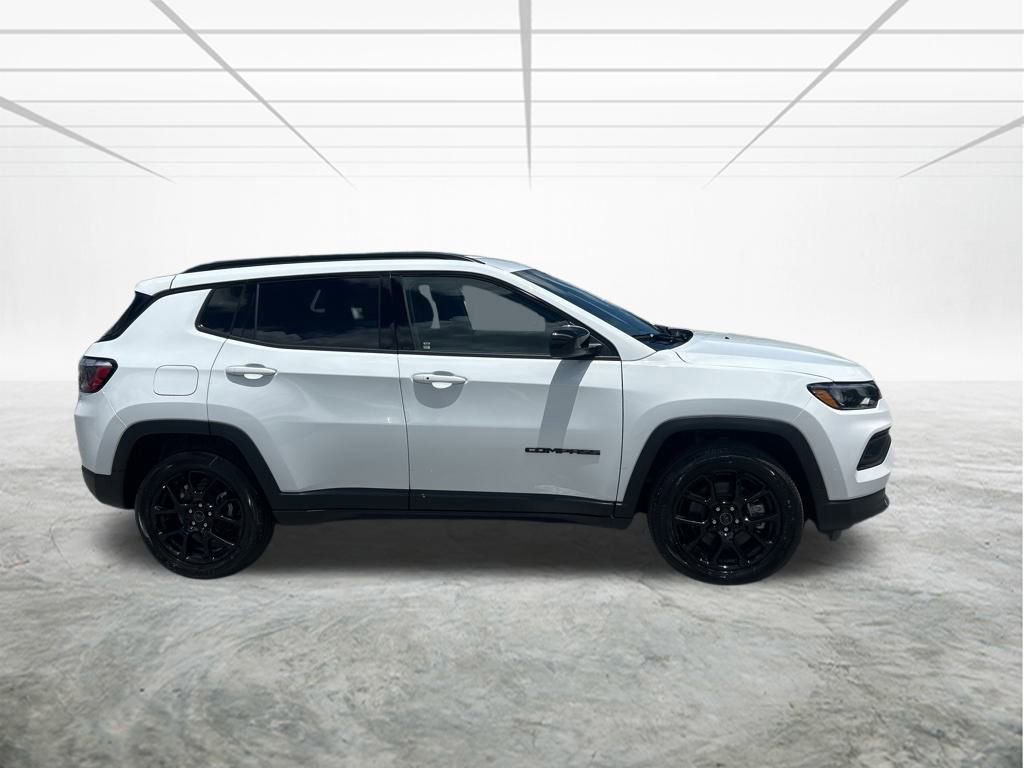 New 2025 Jeep Compass Latitude image 3