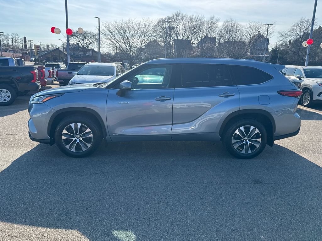 Used 2020 Toyota Highlander XLE AWD/4WD image 4