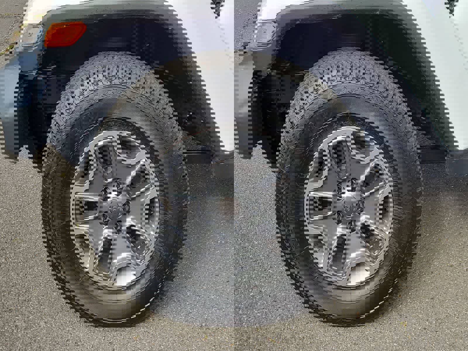 Used 2022 Jeep Gladiator Sport image 16