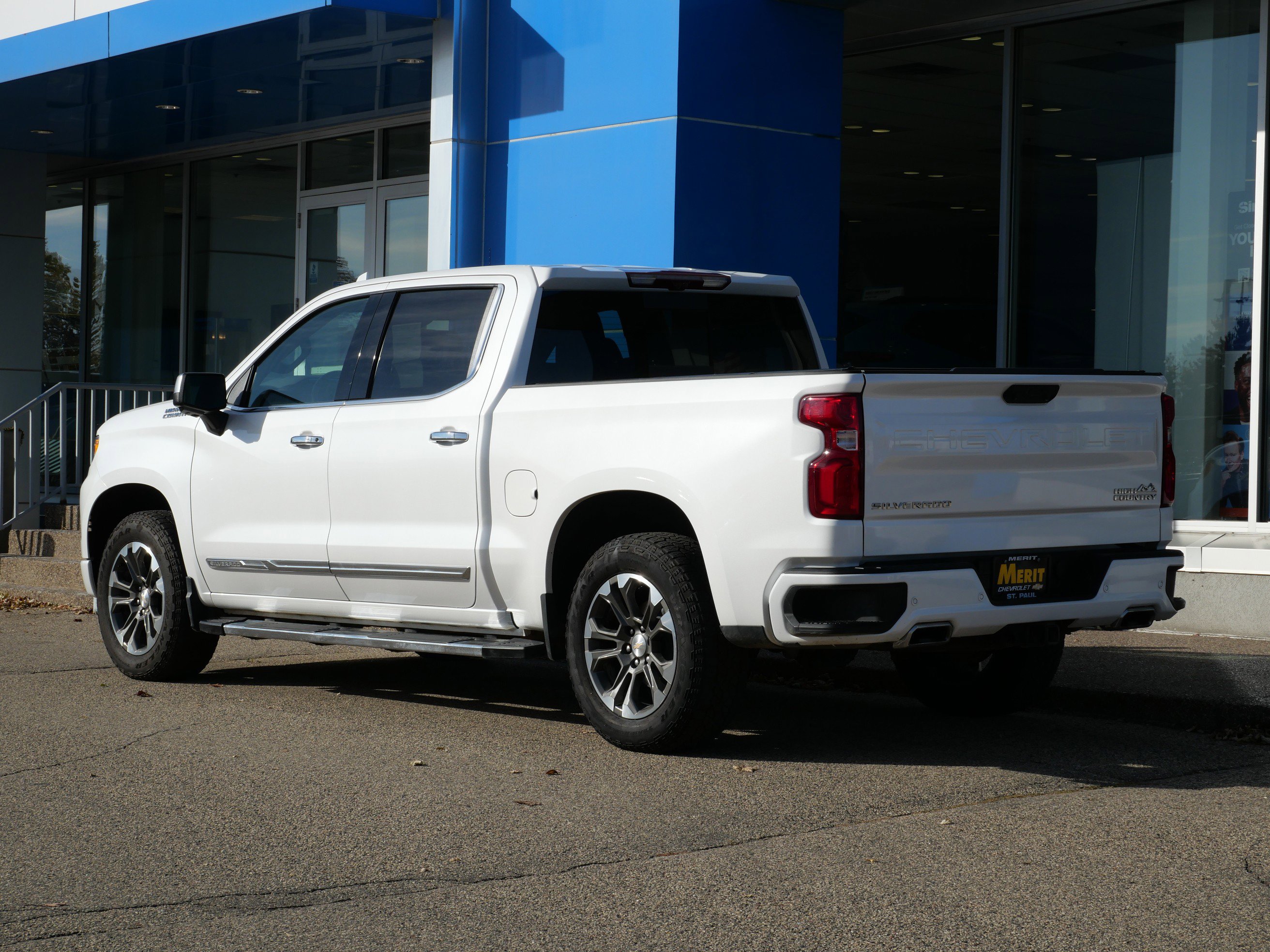 Used 2024 Chevrolet Silverado 1500 High Country w/ Technology Package image 4