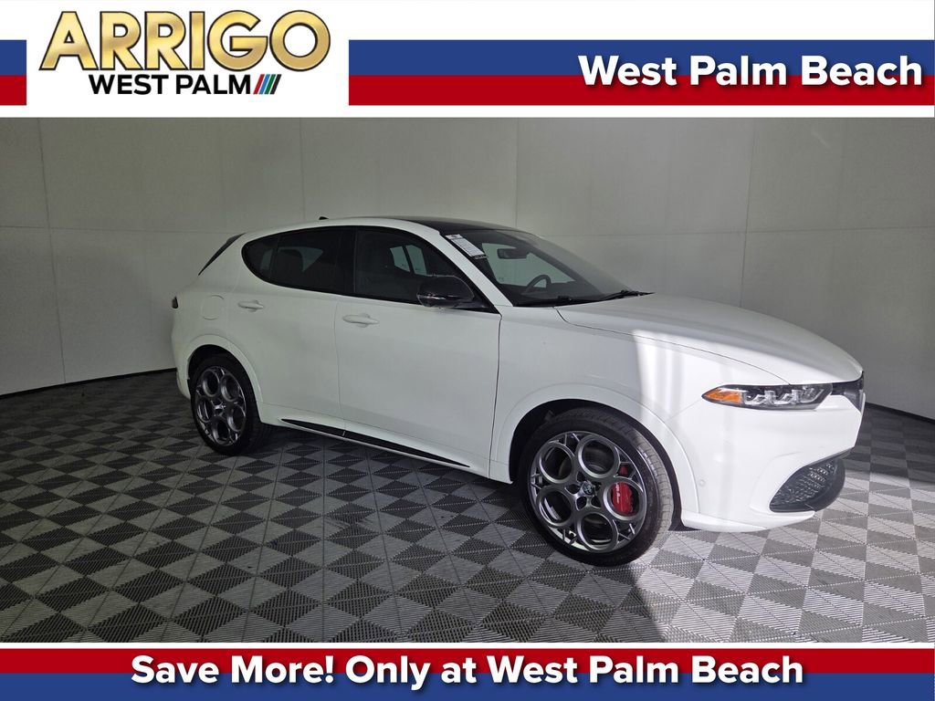 Used 2025 Alfa Romeo Tonale Tributo Italiano AWD/4WD image 1