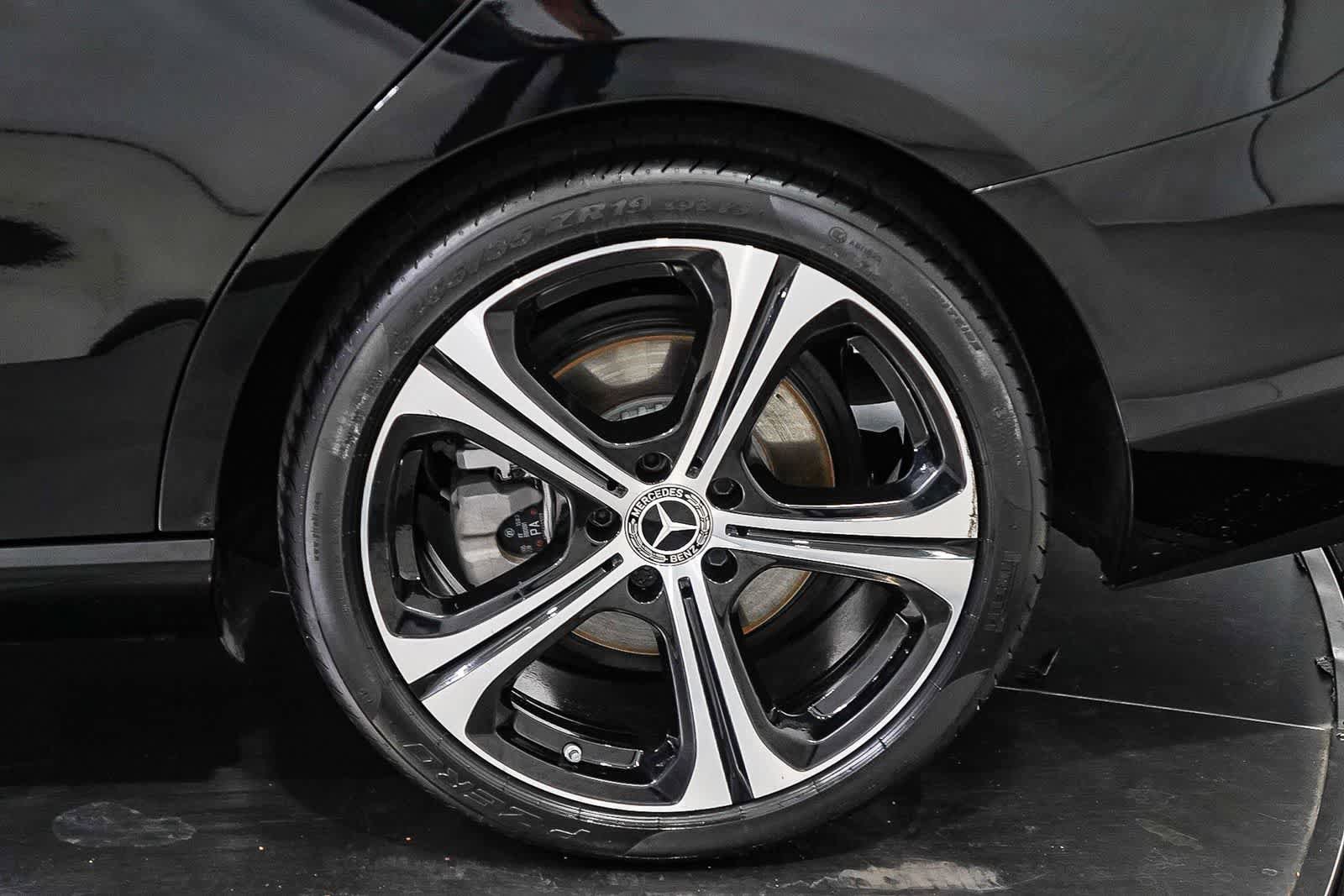 Used 2023 Mercedes-Benz C 300 Sedan image 10