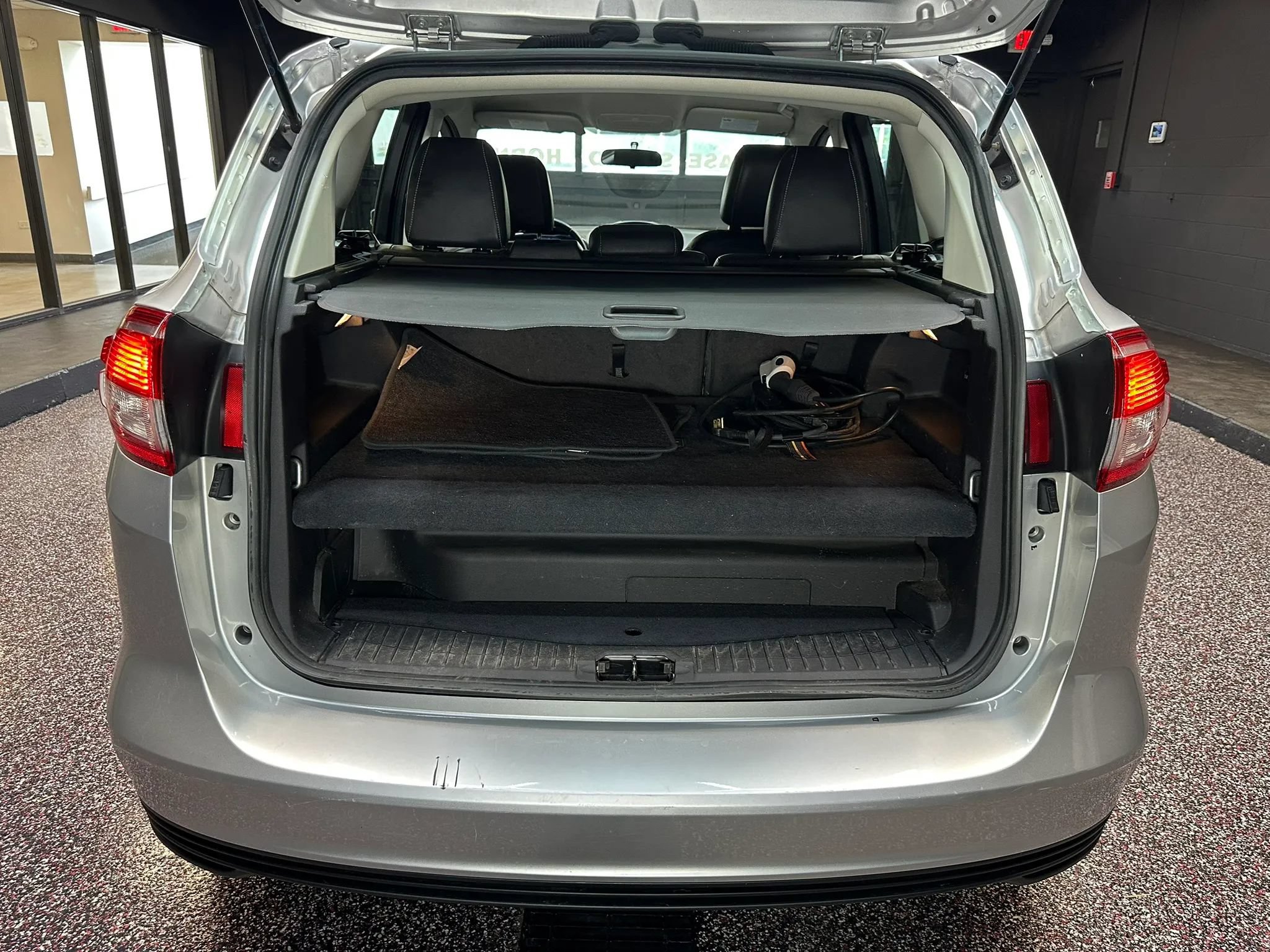 Used 2017 Ford C-MAX Energi SE w/ Equipment Group 402A FWD image 24