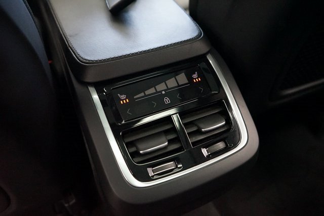 Used 2023 Volvo XC90 B6 Plus image 14