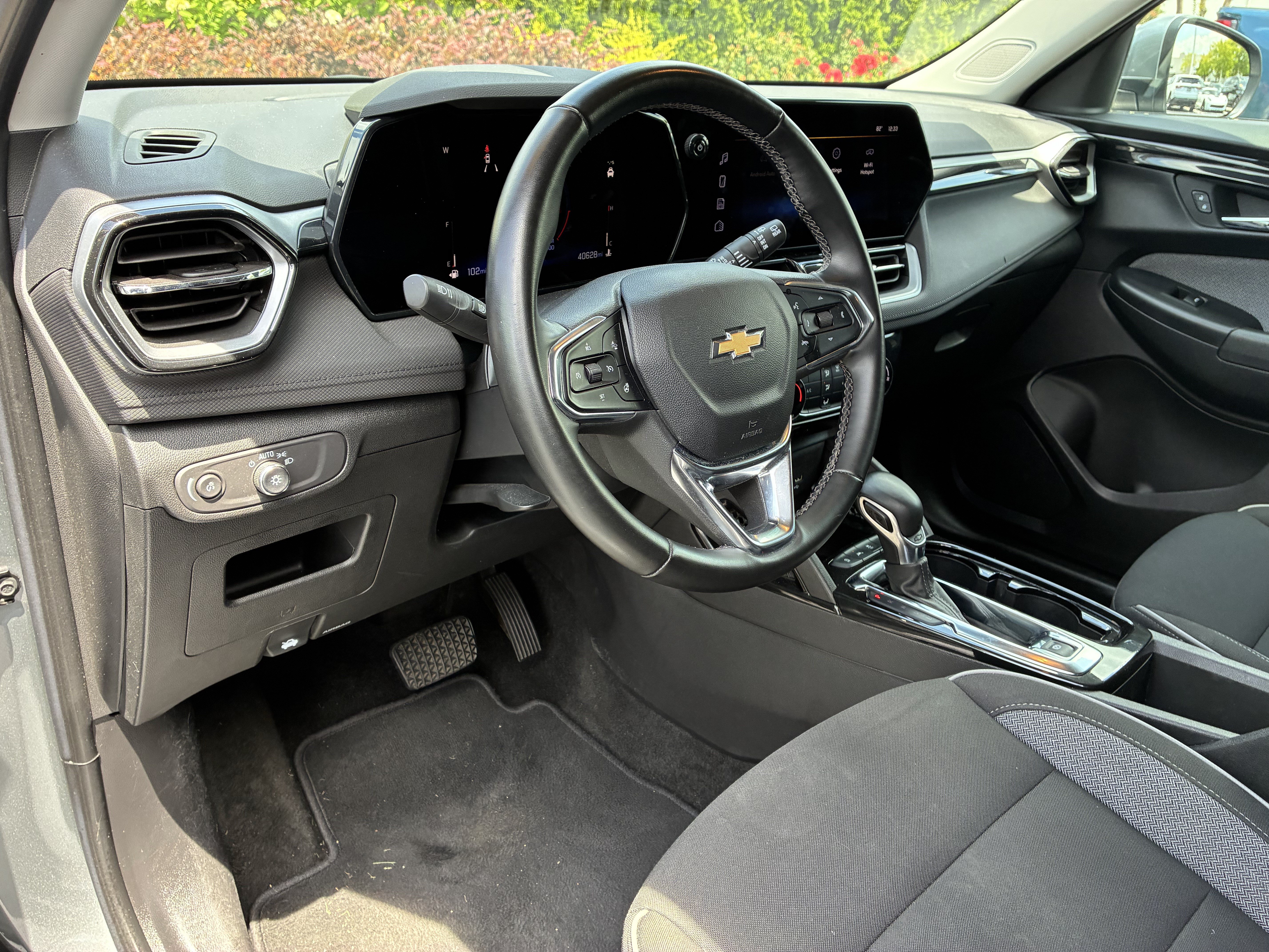 Used 2024 Chevrolet TrailBlazer LT w/ LT Cold Weather Package FWD image 21