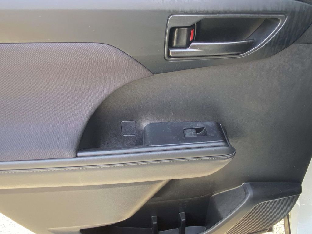 Used 2023 Toyota Highlander LE AWD/4WD image 13