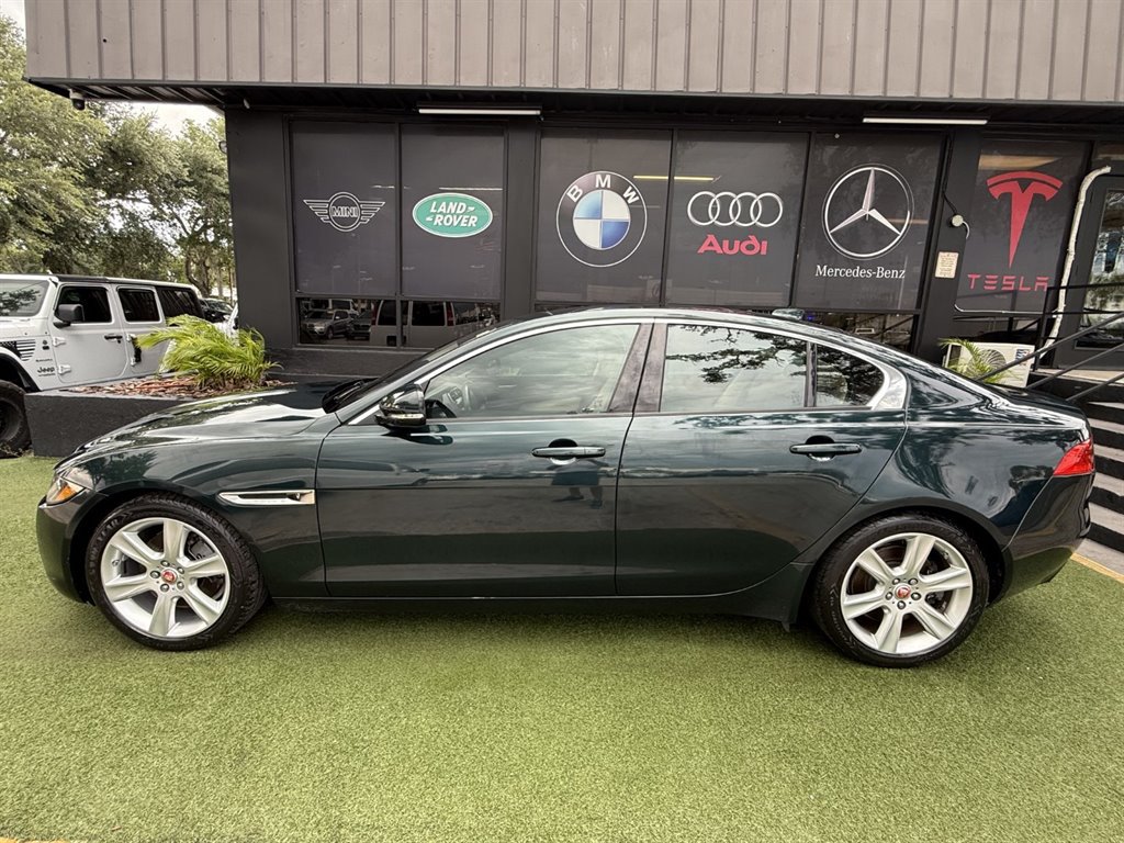 Used 2017 Jaguar XE Premium RWD image 7