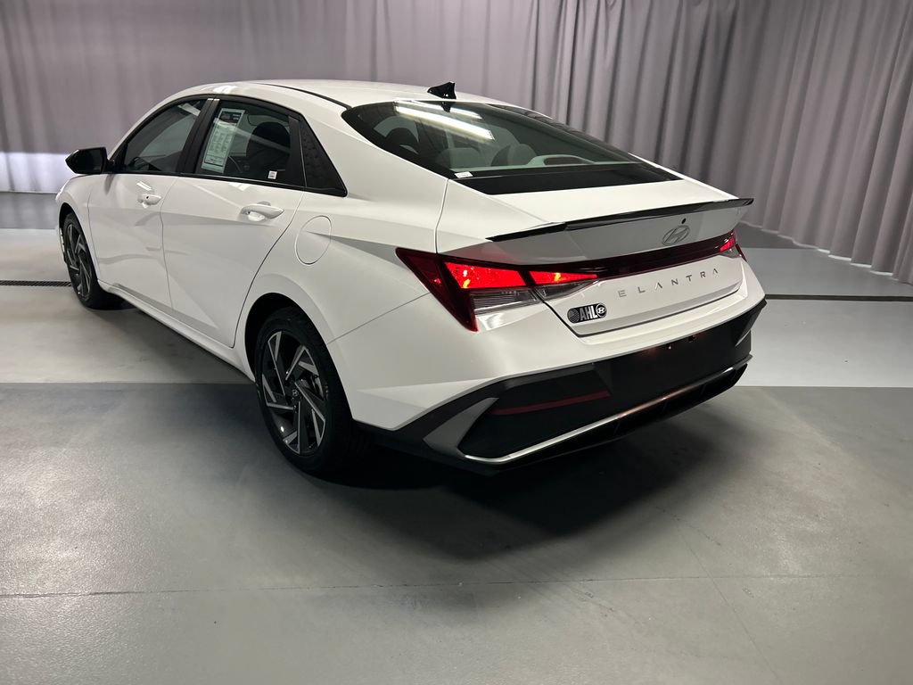 Used 2025 Hyundai Elantra Sport FWD image 5