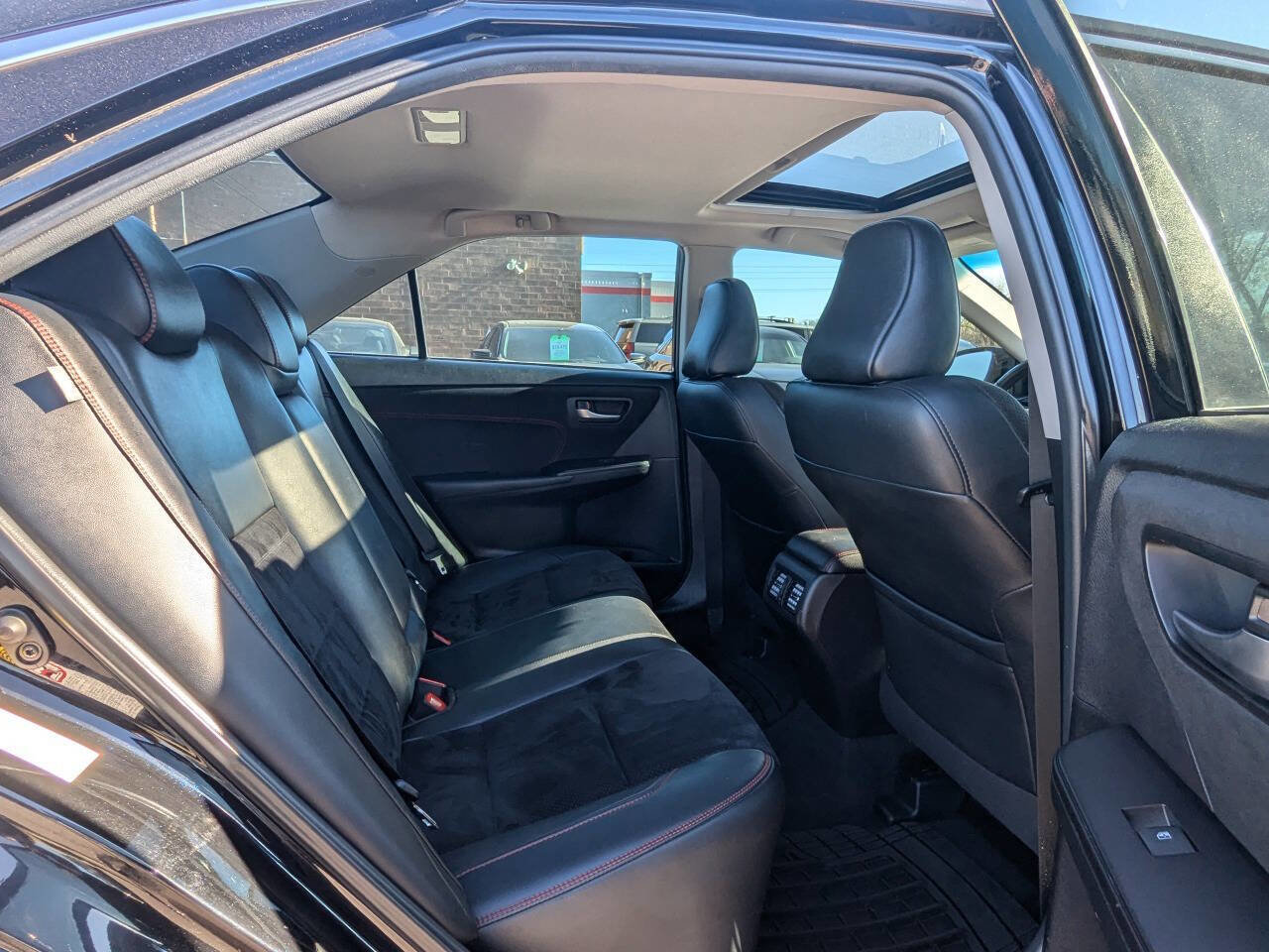 Used 2015 Toyota Camry XSE w/ Moonroof Package image 16