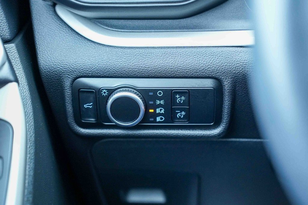 Used 2024 Ford Explorer XLT image 25