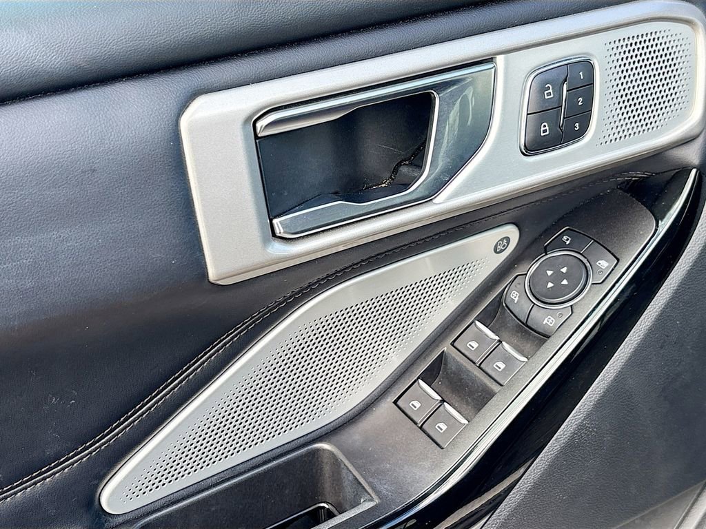 Used 2022 Ford Explorer Platinum w/ Equipment Group 601A image 18