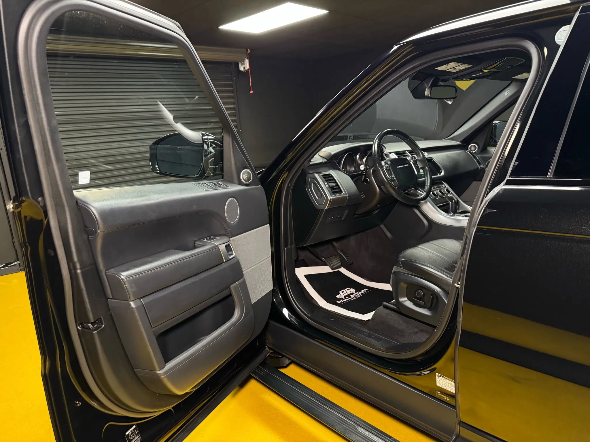 Used 2016 Land Rover Range Rover Sport SE image 35