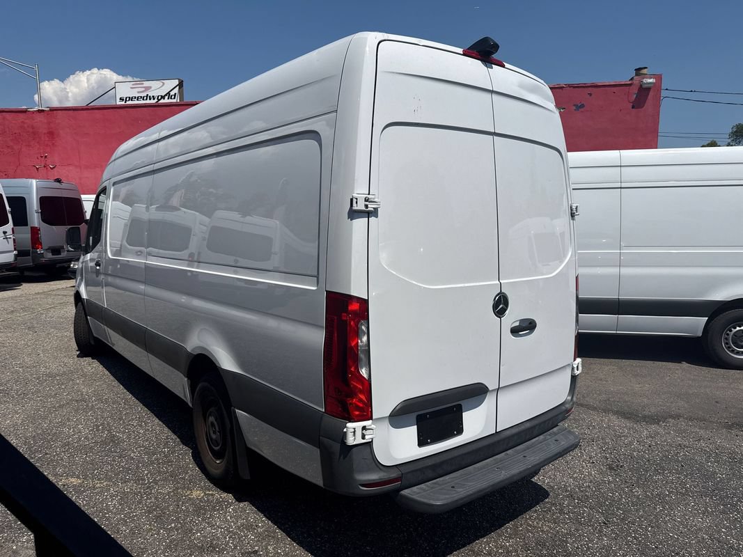 Used 2021 Mercedes-Benz Sprinter 2500 image 4