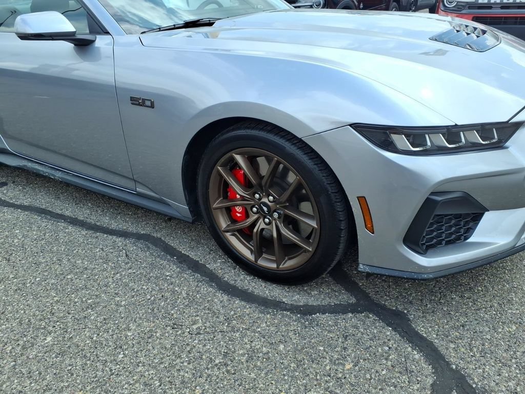 Certified 2025 Ford Mustang GT Premium RWD image 5